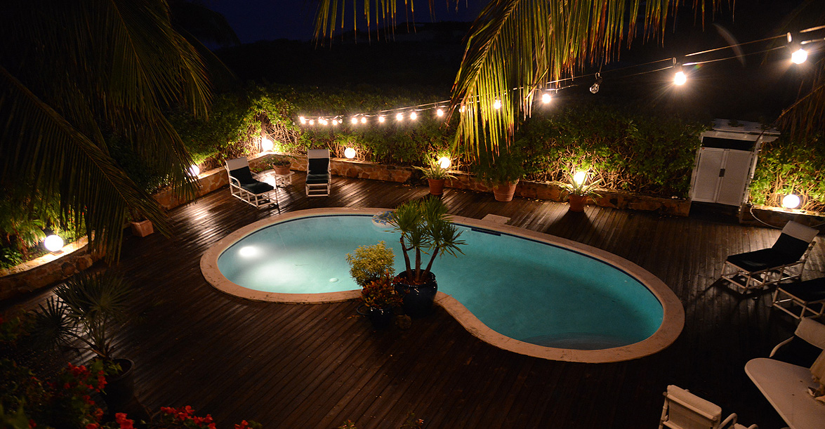 Dilly Crab Exuma - Swimming Pool at night